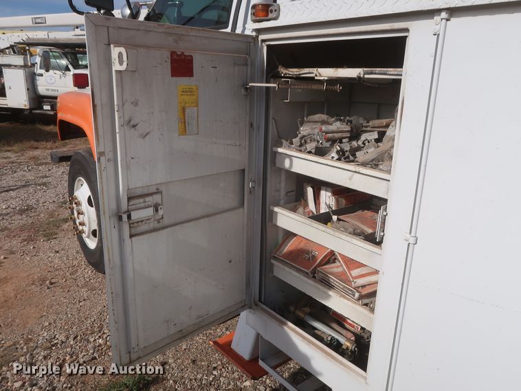 image for item HJ9427 1999 GMC C7500  bucket truck