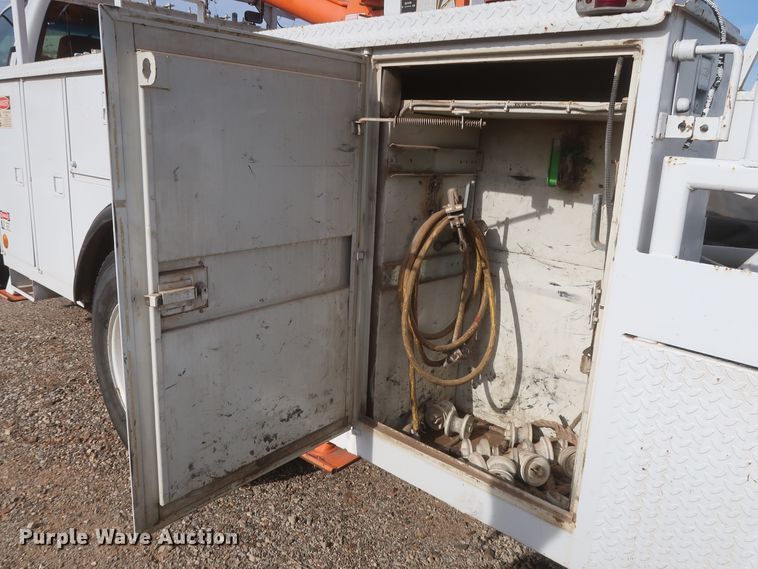 image for item HJ9427 1999 GMC C7500  bucket truck