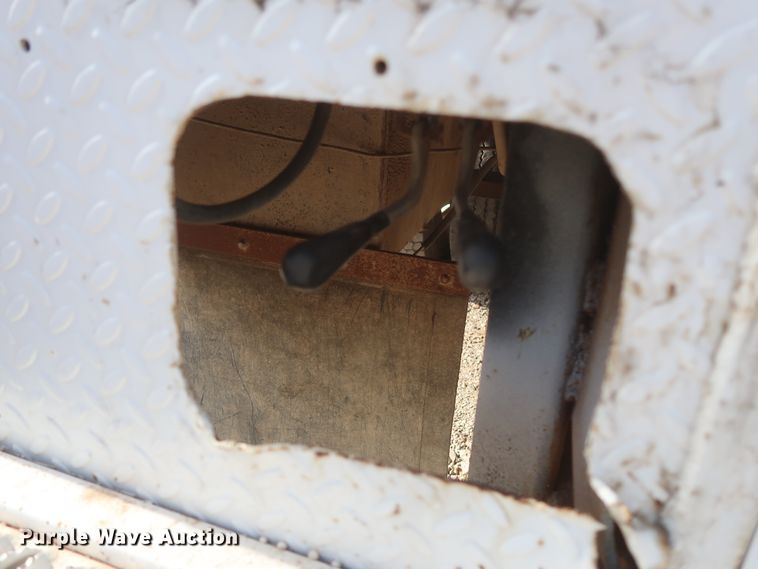 image for item HJ9427 1999 GMC C7500  bucket truck