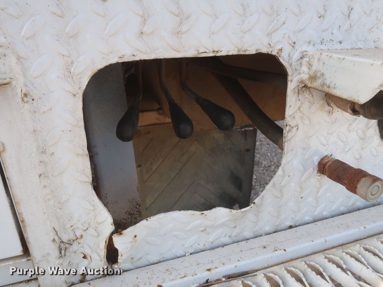 image for item HJ9427 1999 GMC C7500  bucket truck