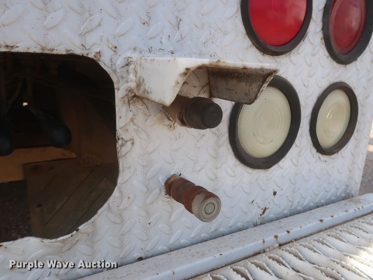 image for item HJ9427 1999 GMC C7500  bucket truck