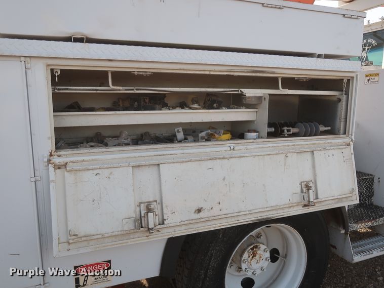 image for item HJ9427 1999 GMC C7500  bucket truck