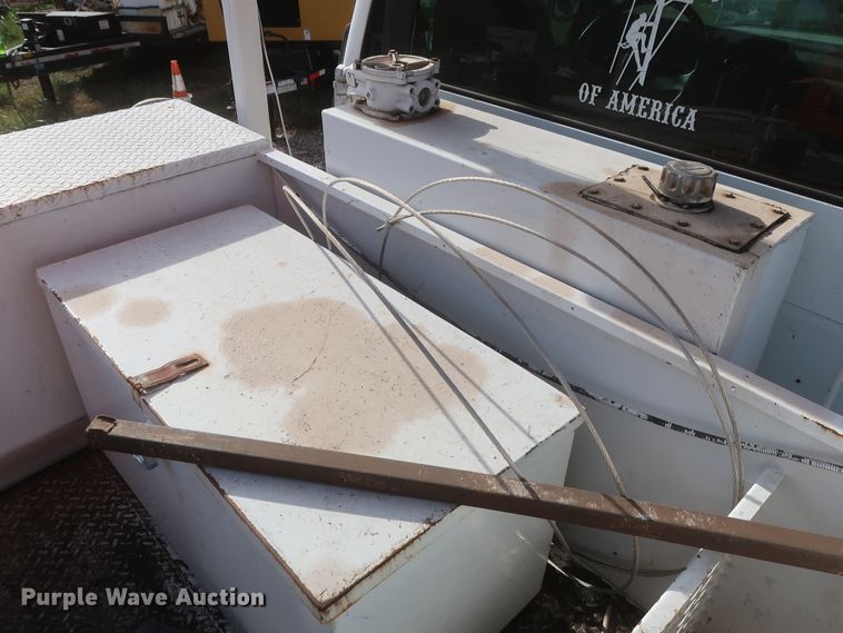 image for item HJ9427 1999 GMC C7500  bucket truck