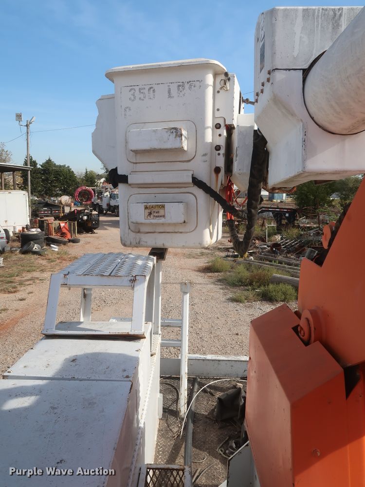 image for item HJ9427 1999 GMC C7500  bucket truck