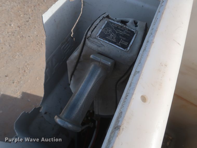 image for item HJ9427 1999 GMC C7500  bucket truck