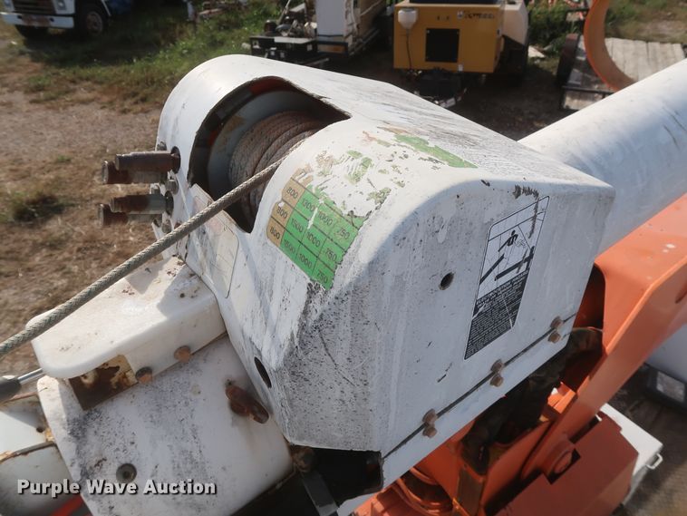 image for item HJ9427 1999 GMC C7500  bucket truck