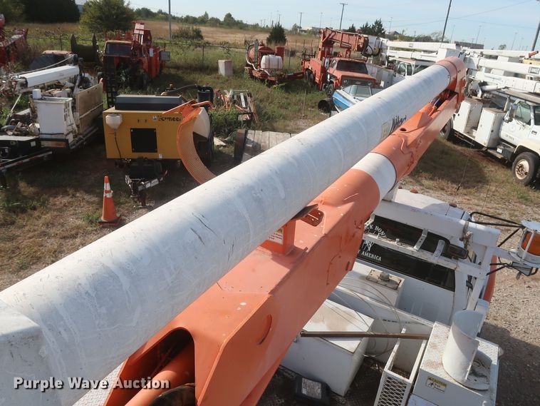 image for item HJ9427 1999 GMC C7500  bucket truck