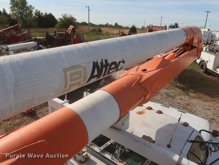 image for item HJ9427 1999 GMC C7500  bucket truck