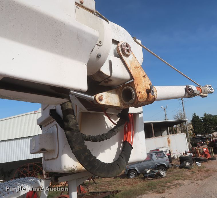 image for item HJ9427 1999 GMC C7500  bucket truck