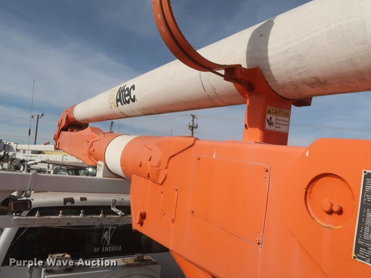 image for item HJ9427 1999 GMC C7500  bucket truck