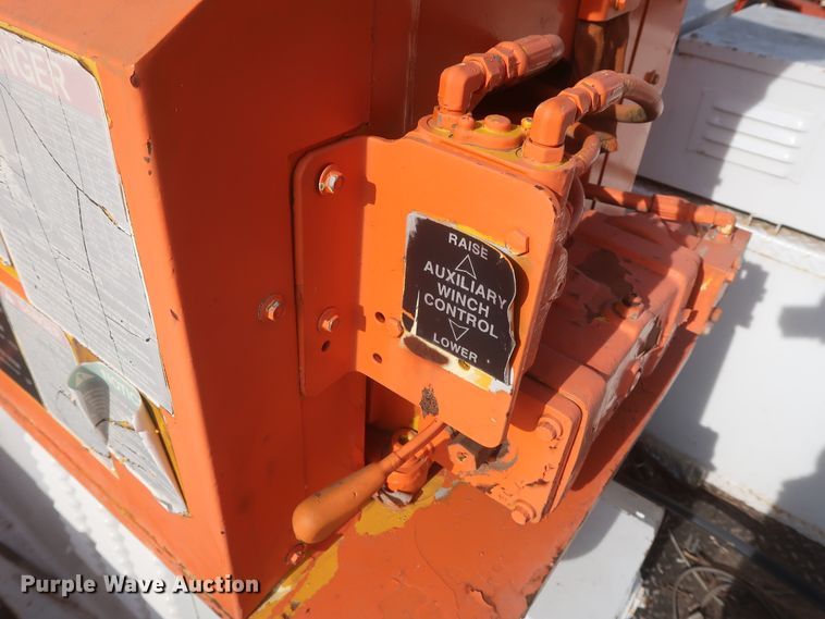 image for item HJ9427 1999 GMC C7500  bucket truck