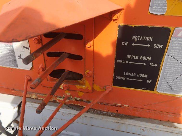 image for item HJ9427 1999 GMC C7500  bucket truck