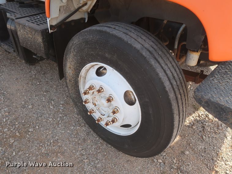 image for item HJ9427 1999 GMC C7500  bucket truck