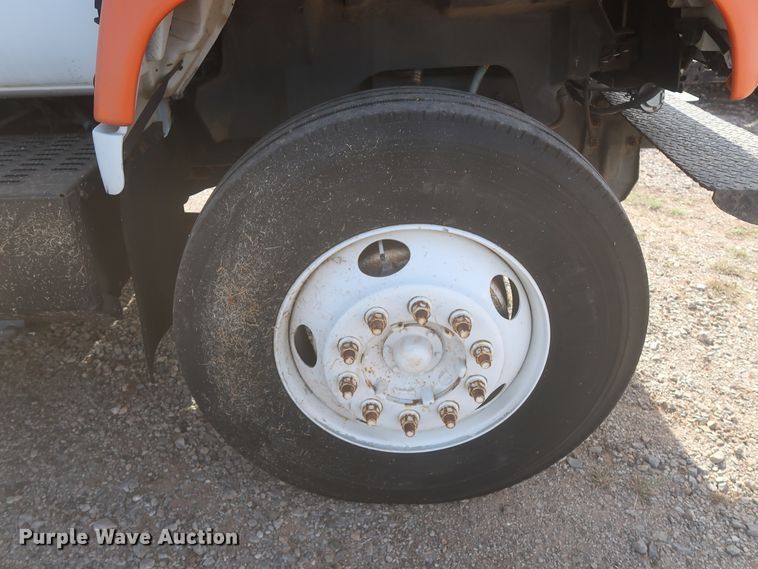 image for item HJ9427 1999 GMC C7500  bucket truck