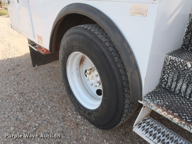 image for item HJ9427 1999 GMC C7500  bucket truck