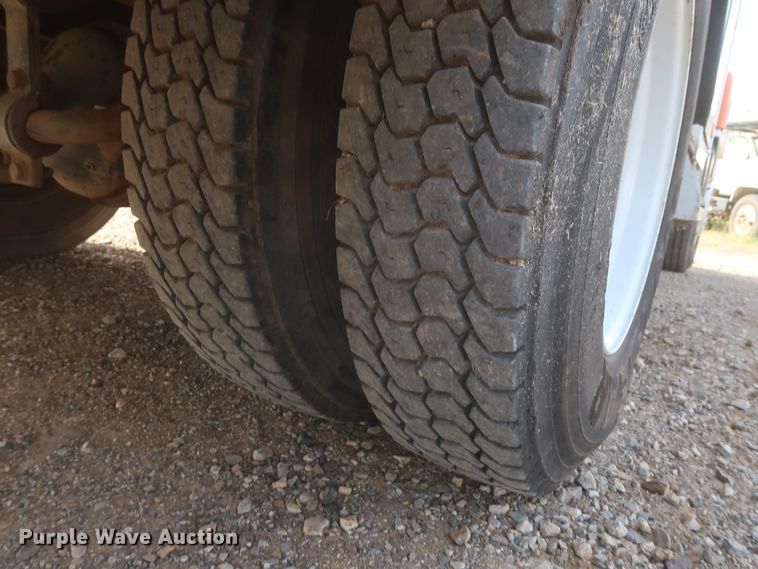 image for item HJ9427 1999 GMC C7500  bucket truck