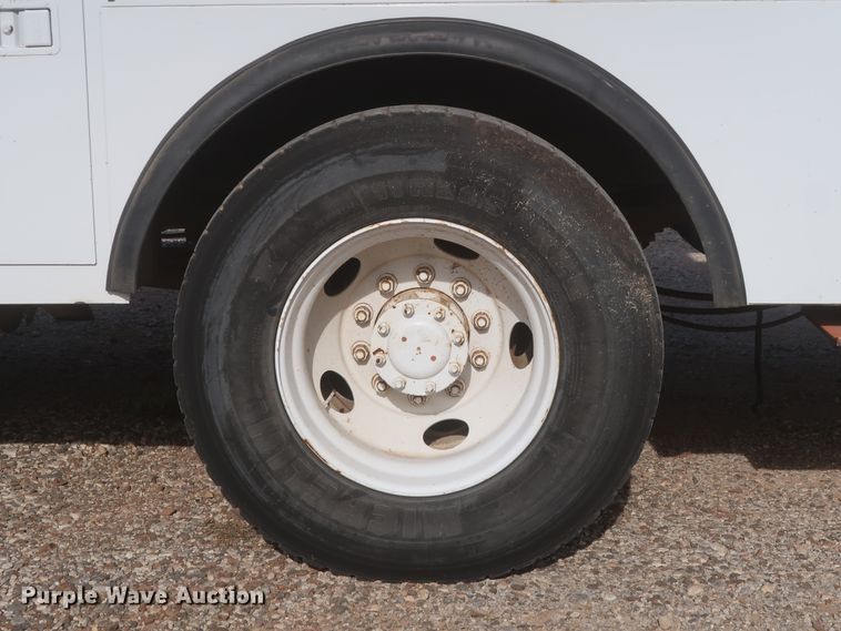 image for item HJ9427 1999 GMC C7500  bucket truck