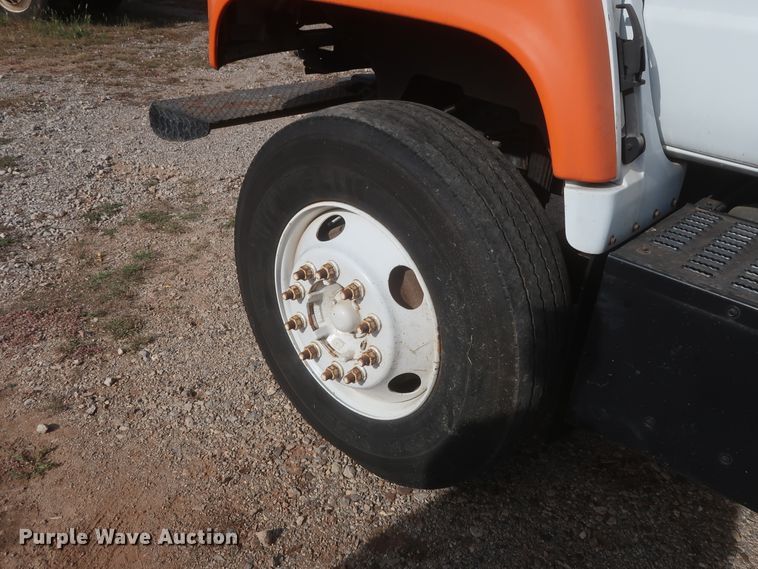 image for item HJ9427 1999 GMC C7500  bucket truck