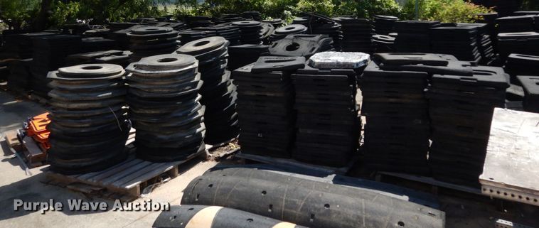 image for item HR9706 Approximately 2,965 traffic drum and cone bases