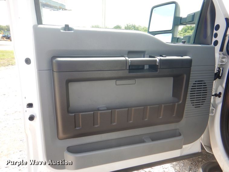 image for item HT9280 2013 Ford F550 Super Duty XL  bucket truck