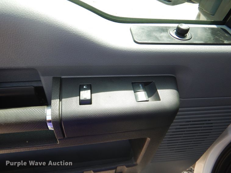 image for item HT9280 2013 Ford F550 Super Duty XL  bucket truck