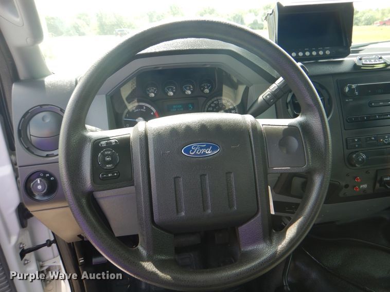 image for item HT9280 2013 Ford F550 Super Duty XL  bucket truck