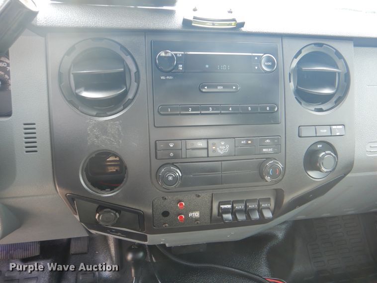 image for item HT9280 2013 Ford F550 Super Duty XL  bucket truck