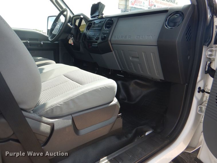 image for item HT9280 2013 Ford F550 Super Duty XL  bucket truck