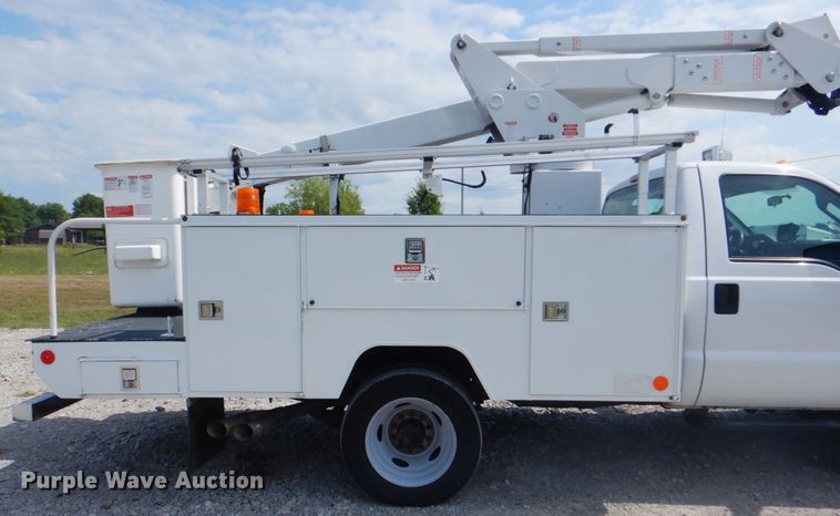 image for item HT9280 2013 Ford F550 Super Duty XL  bucket truck