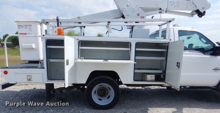 image for item HT9280 2013 Ford F550 Super Duty XL  bucket truck