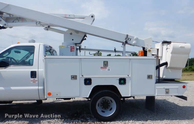 image for item HT9280 2013 Ford F550 Super Duty XL  bucket truck