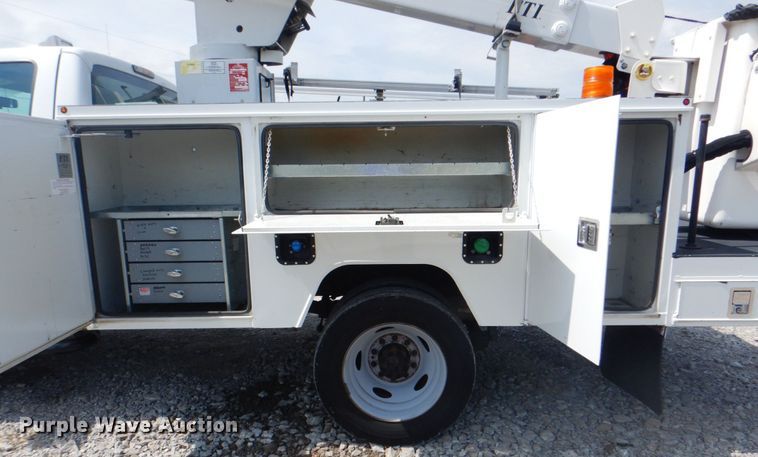 image for item HT9280 2013 Ford F550 Super Duty XL  bucket truck