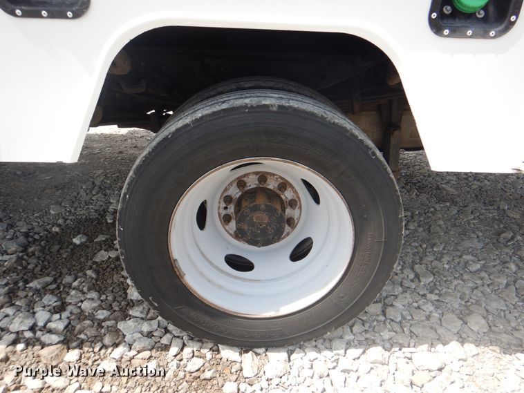 image for item HT9280 2013 Ford F550 Super Duty XL  bucket truck