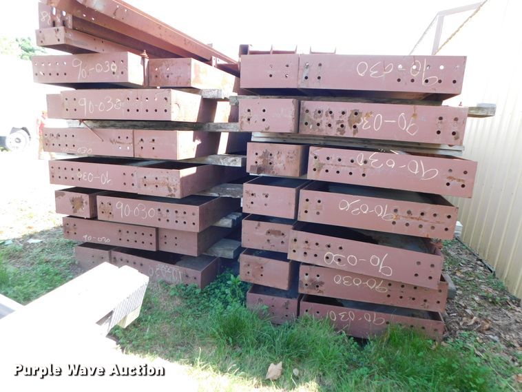 image for item HX9322 300'L x 60'W x 16'H steel building frame