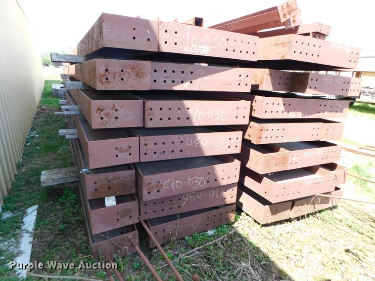 image for item HX9322 300'L x 60'W x 16'H steel building frame