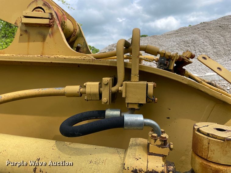 image for item IC9309 Caterpillar  scraper