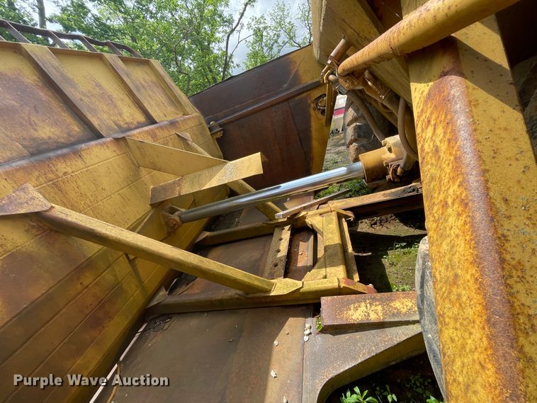 image for item IC9309 Caterpillar  scraper