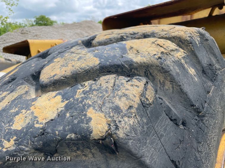 image for item IC9309 Caterpillar  scraper