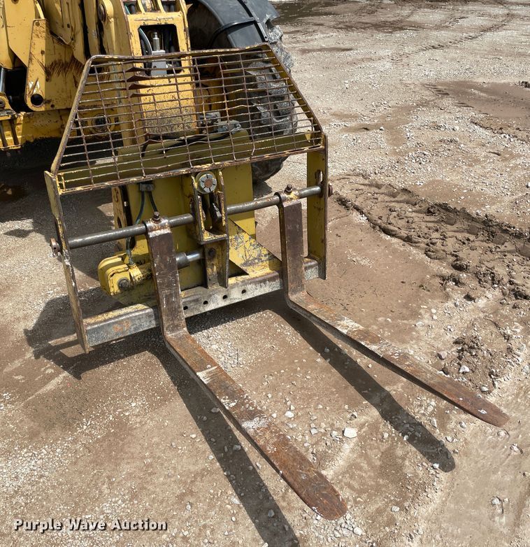 image for item IC9312 1997 Caterpillar TH83  telehandler