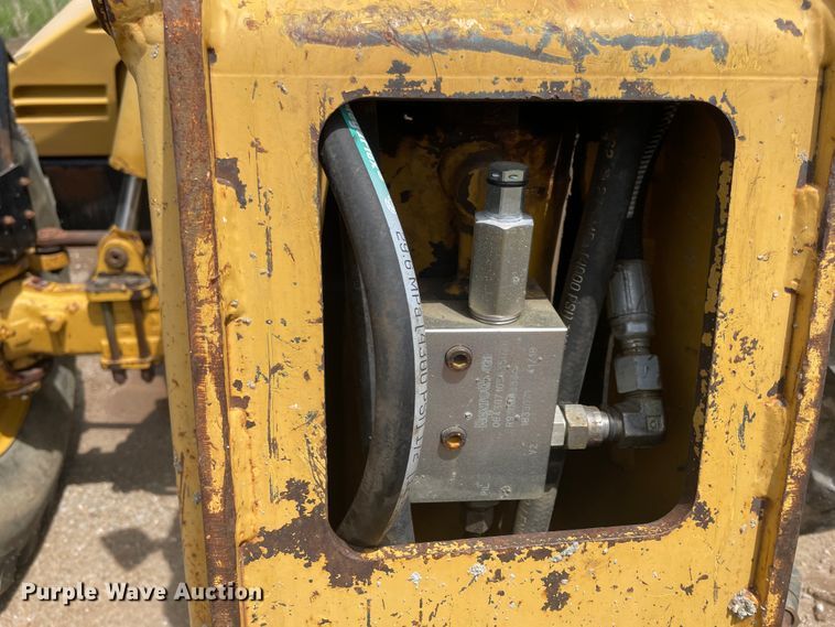 image for item IC9312 1997 Caterpillar TH83  telehandler