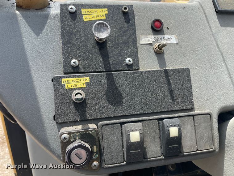 image for item IC9312 1997 Caterpillar TH83  telehandler