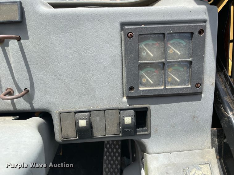 image for item IC9312 1997 Caterpillar TH83  telehandler