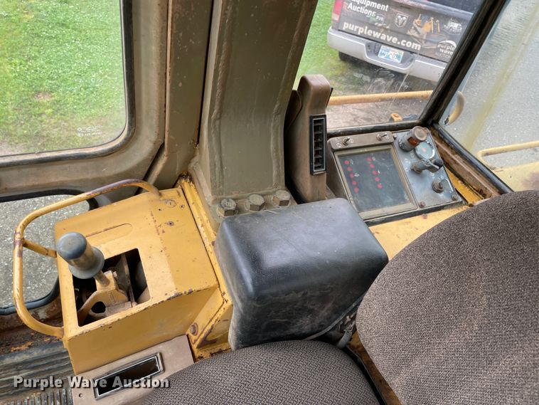 image for item IC9326 1990 Caterpillar 963  track loader