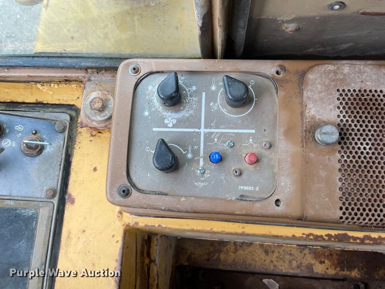 image for item IC9326 1990 Caterpillar 963  track loader