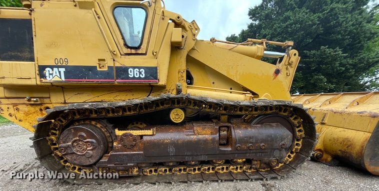 image for item IC9326 1990 Caterpillar 963  track loader