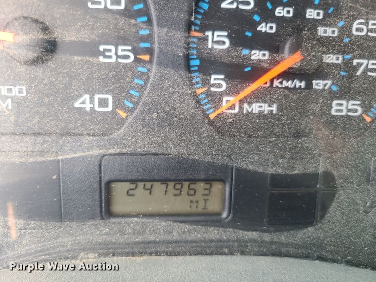 image for item IC9773 2004 International 4400  flatbed truck