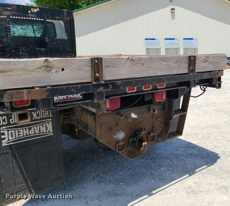 image for item IC9773 2004 International 4400  flatbed truck