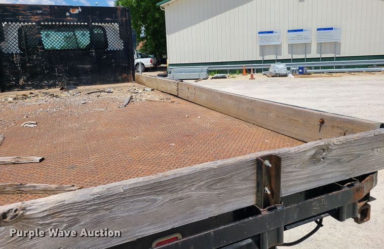 image for item IC9773 2004 International 4400  flatbed truck