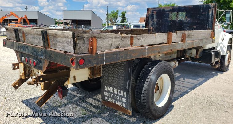 image for item IC9774 1995 Ford F800  flatbed truck