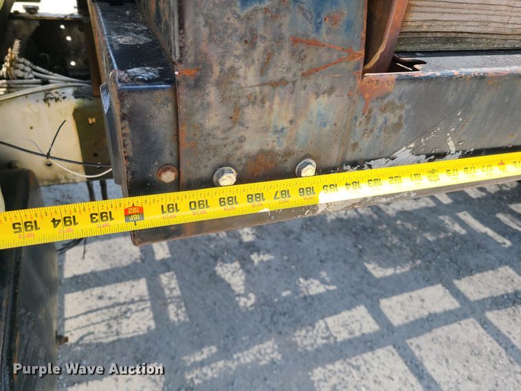 image for item IC9774 1995 Ford F800  flatbed truck